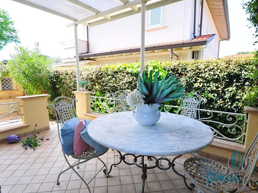 Immagine 6 di Villa in vendita  a Pietrasanta