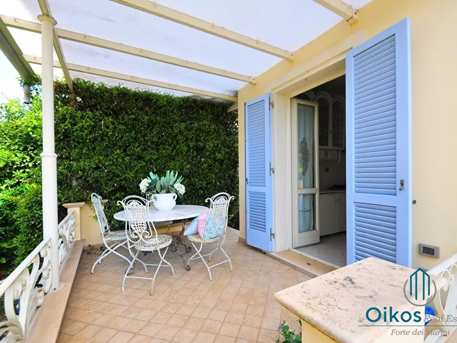 Immagine 7 di Villa in vendita  a Pietrasanta