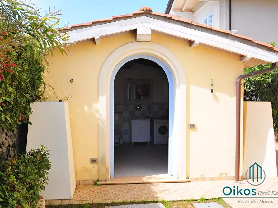 Immagine 10 di Villa in vendita  a Pietrasanta