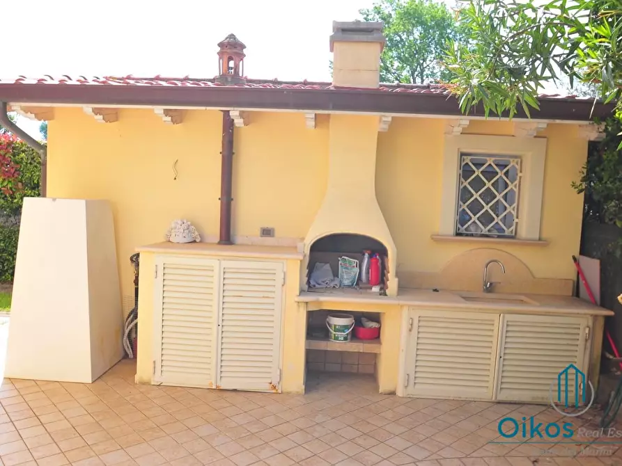 Immagine 8 di Villa in vendita  a Pietrasanta
