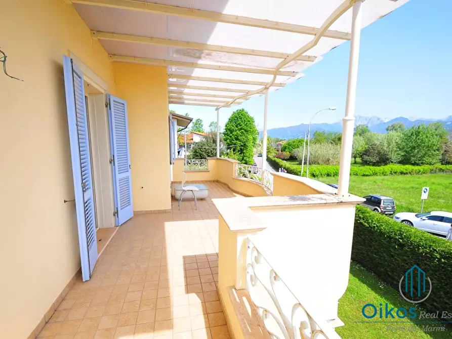 Immagine 36 di Villa in vendita  a Pietrasanta