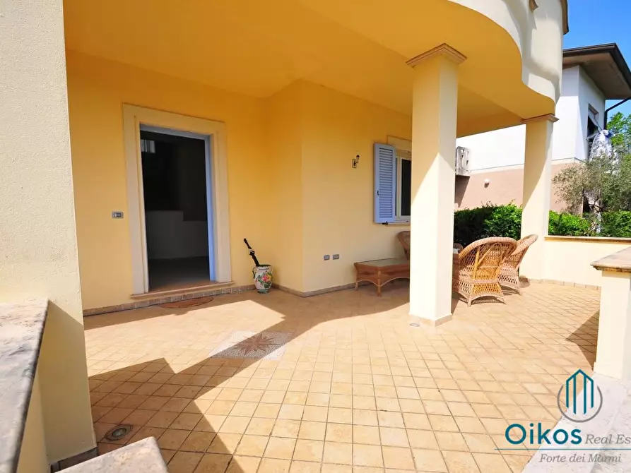 Immagine 12 di Villa in vendita  a Pietrasanta