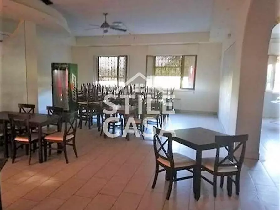 Immagine 2 di Locale commerciale in vendita  a Altopascio