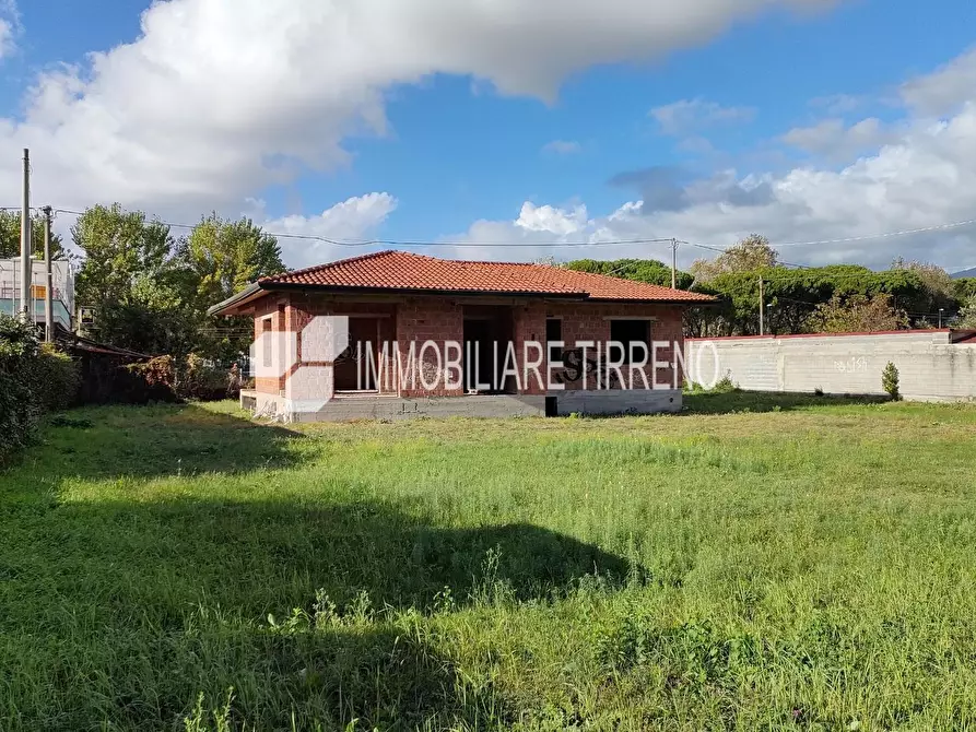 Immagine 1 di Casa indipendente in vendita  a Massa