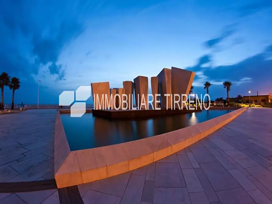 Immagine 2 di Casa indipendente in vendita  a Massa