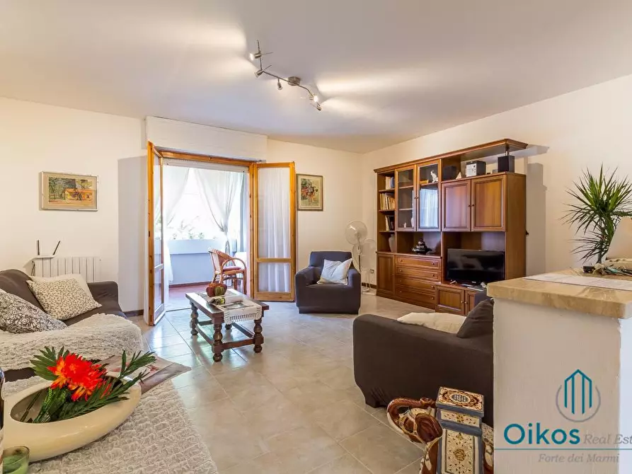 Immagine 2 di Appartamento in vendita  a Forte Dei Marmi