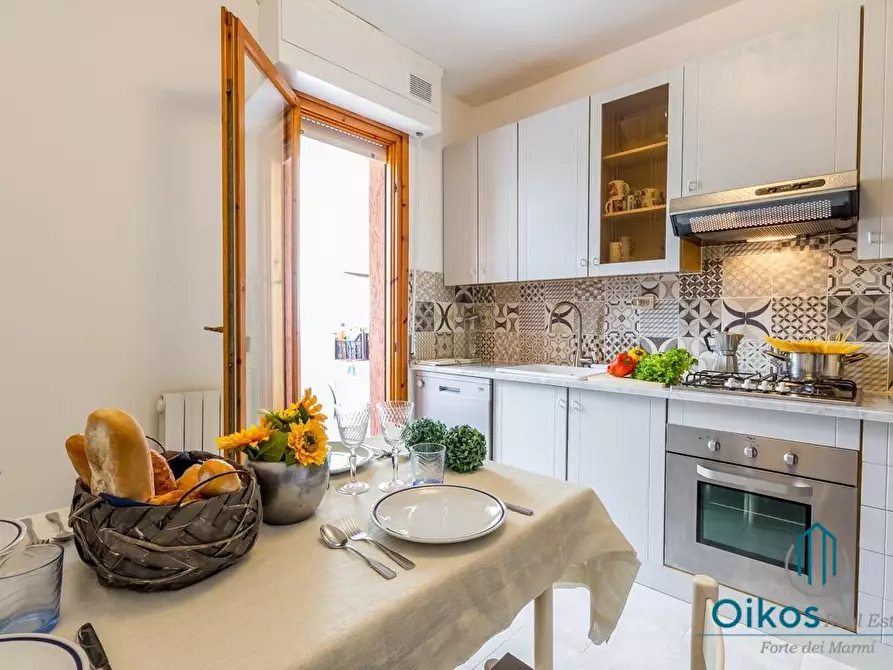 Immagine 3 di Appartamento in vendita  a Forte Dei Marmi