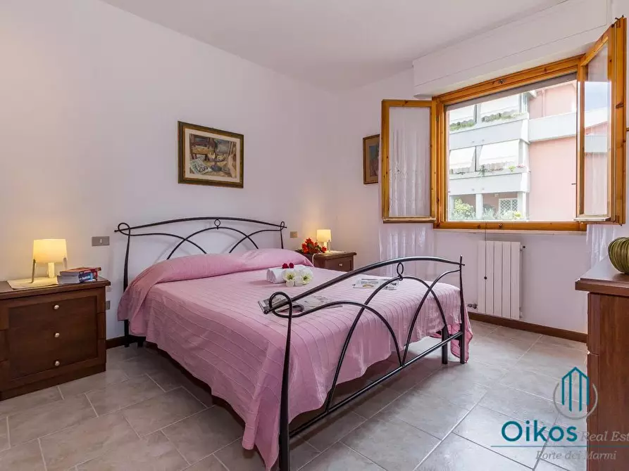 Immagine 11 di Appartamento in vendita  a Forte Dei Marmi