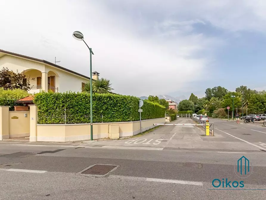 Immagine 28 di Appartamento in vendita  a Forte Dei Marmi