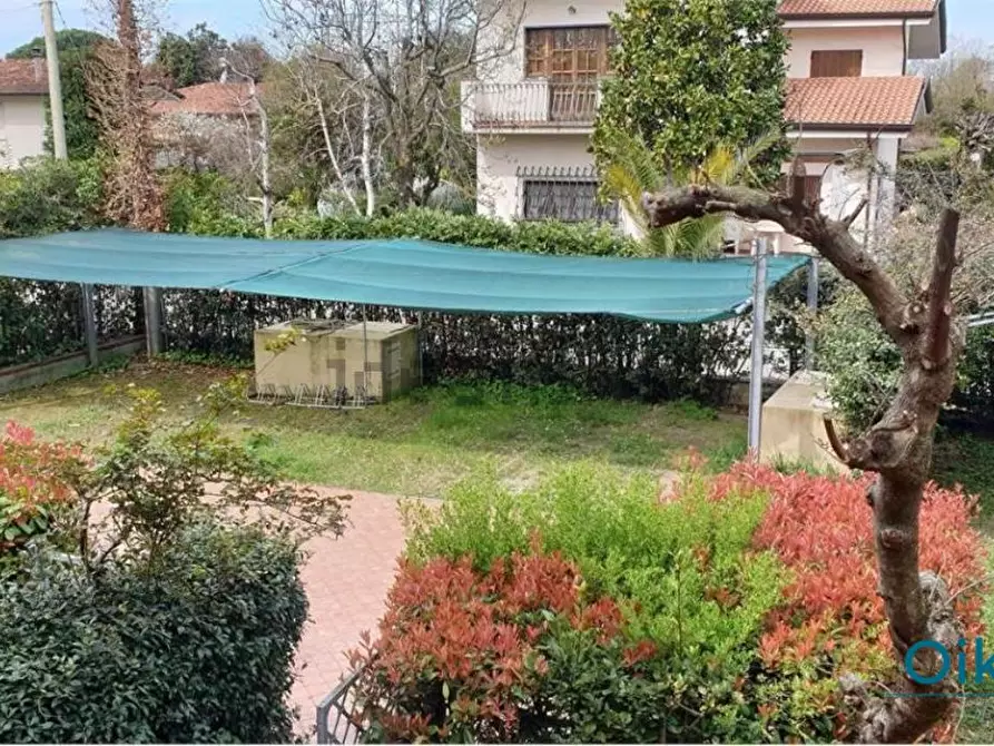 Immagine 17 di Appartamento in vendita  a Forte Dei Marmi