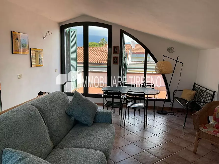 Immagine 17 di Appartamento in affitto  a Massa