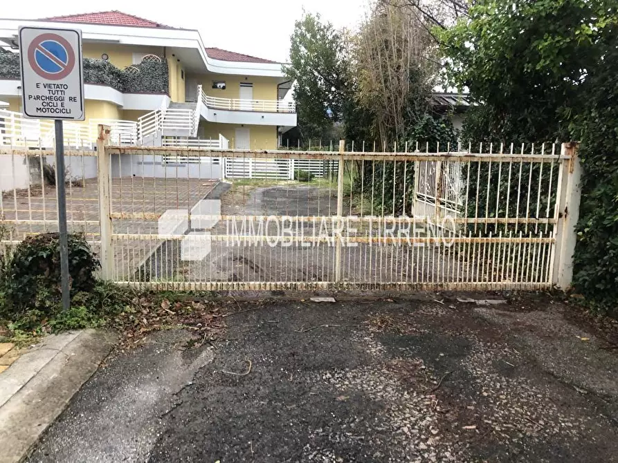 Immagine 19 di Appartamento in affitto  a Massa