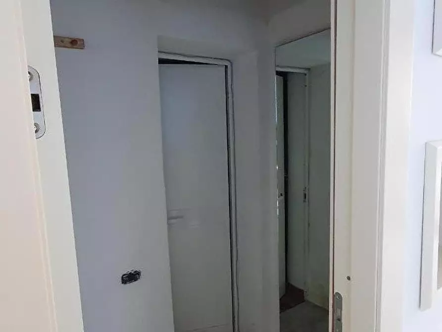 Immagine 5 di Attività commerciale in vendita  a Massa