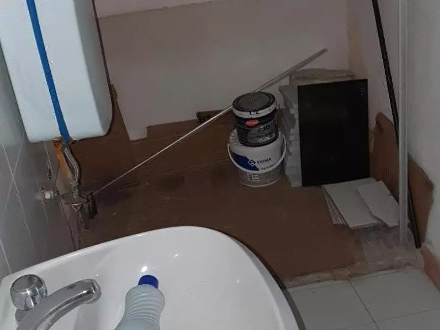 Immagine 8 di Attività commerciale in vendita  a Massa