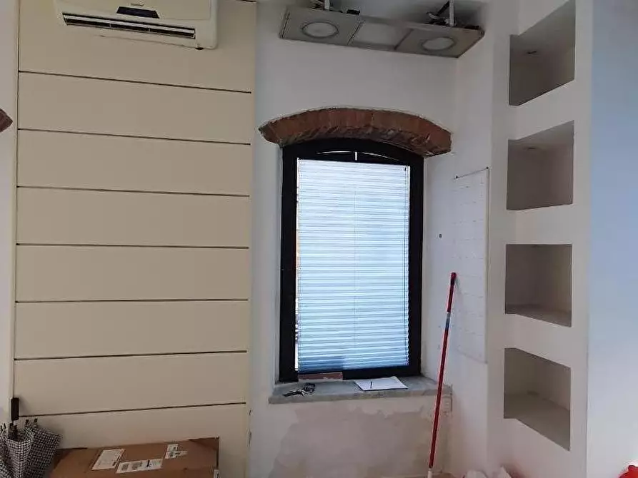 Immagine 4 di Attività commerciale in vendita  a Massa