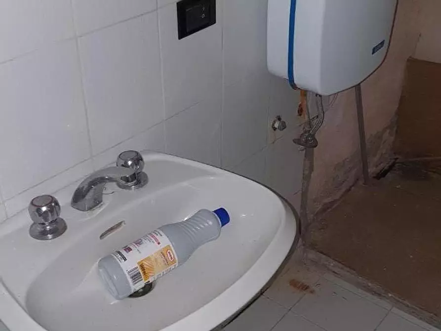 Immagine 7 di Attività commerciale in vendita  a Massa