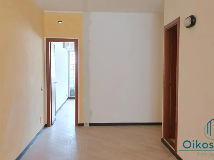 Immagine 9 di Attività commerciale in vendita  a Massa