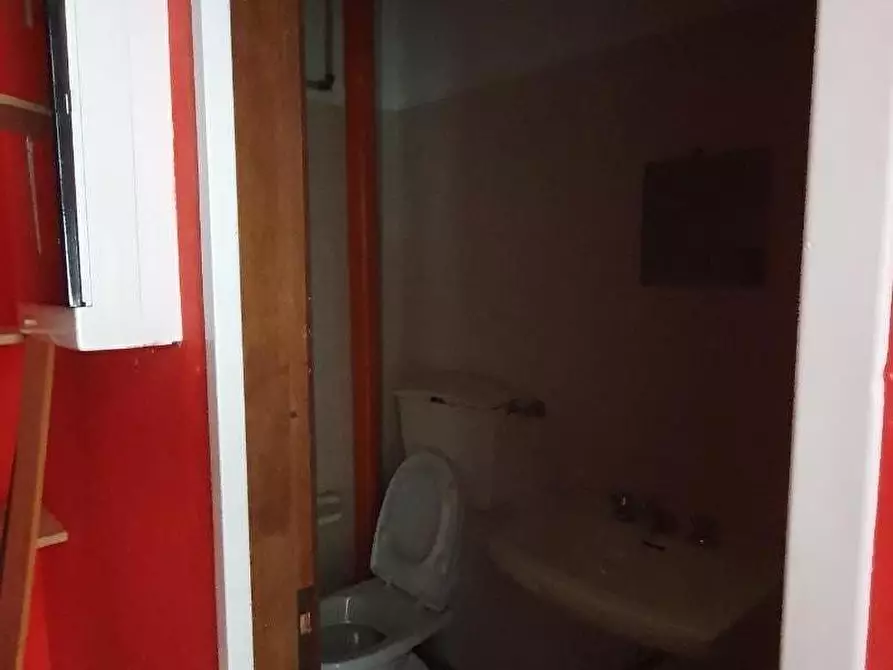 Immagine 4 di Attività commerciale in vendita  a Massa