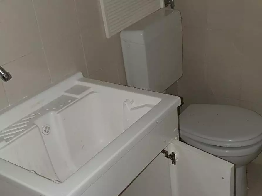 Immagine 11 di Attività commerciale in vendita  a Massa