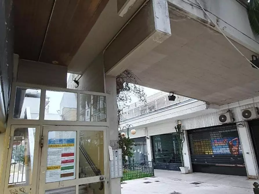 Immagine 14 di Attività commerciale in vendita  a Massa