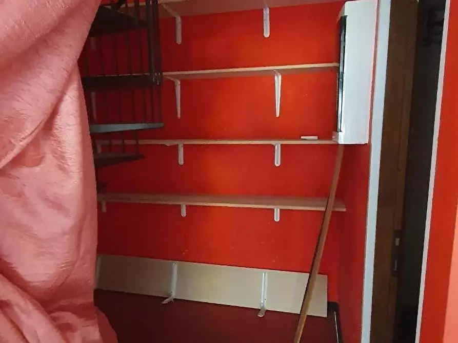 Immagine 3 di Attività commerciale in vendita  a Massa