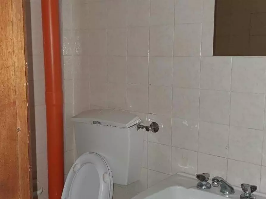 Immagine 5 di Attività commerciale in vendita  a Massa