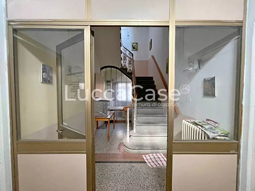 Immagine 4 di Casa indipendente in vendita  a Lucca