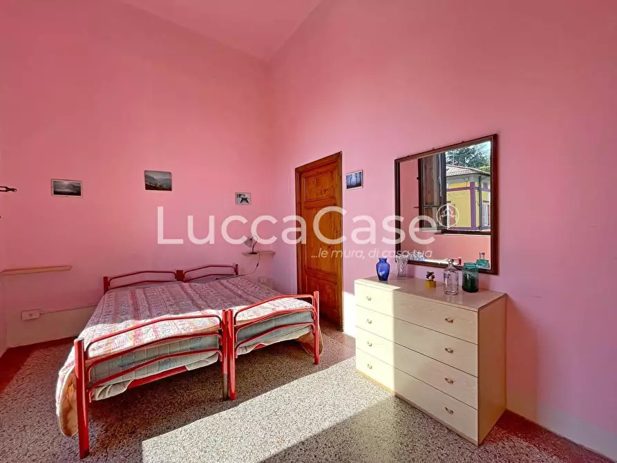 Immagine 15 di Casa indipendente in vendita  a Lucca