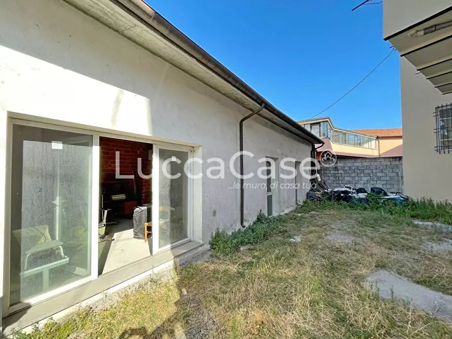 Immagine 13 di Casa indipendente in vendita  a Lucca