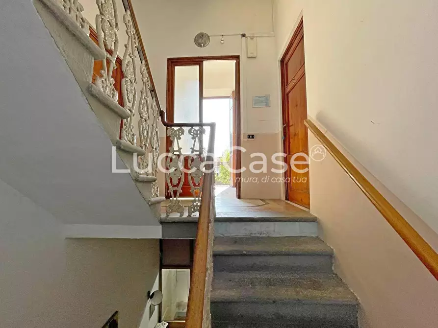 Immagine 9 di Casa indipendente in vendita  a Lucca