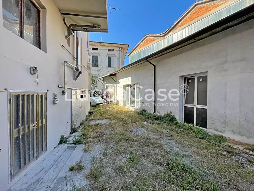 Immagine 18 di Casa indipendente in vendita  a Lucca