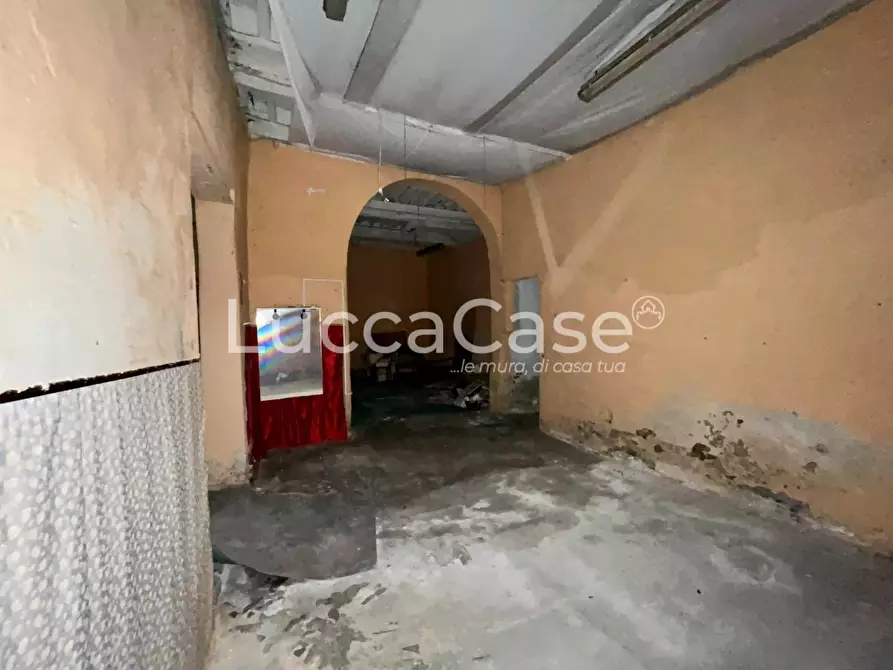 Immagine 24 di Locale commerciale in affitto  a Lucca