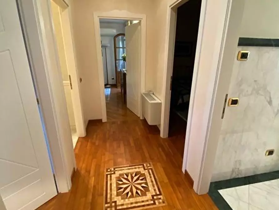 Immagine 14 di Villa in vendita  a Forte Dei Marmi