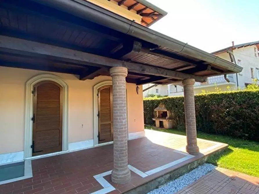 Immagine 32 di Villa in vendita  a Forte Dei Marmi