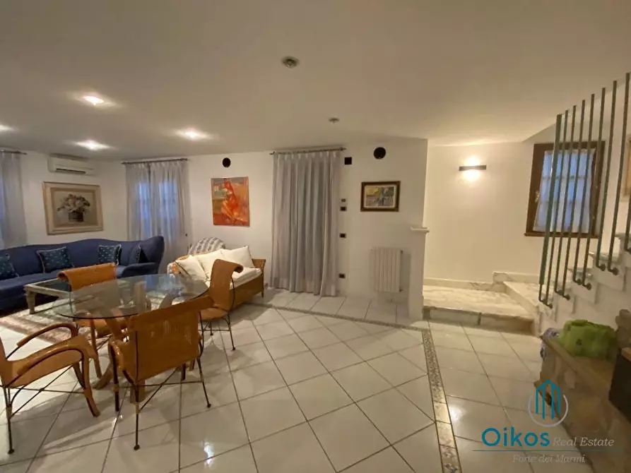 Immagine 6 di Villa in vendita  a Forte Dei Marmi