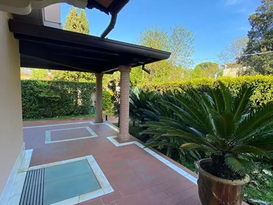 Immagine 34 di Villa in vendita  a Forte Dei Marmi
