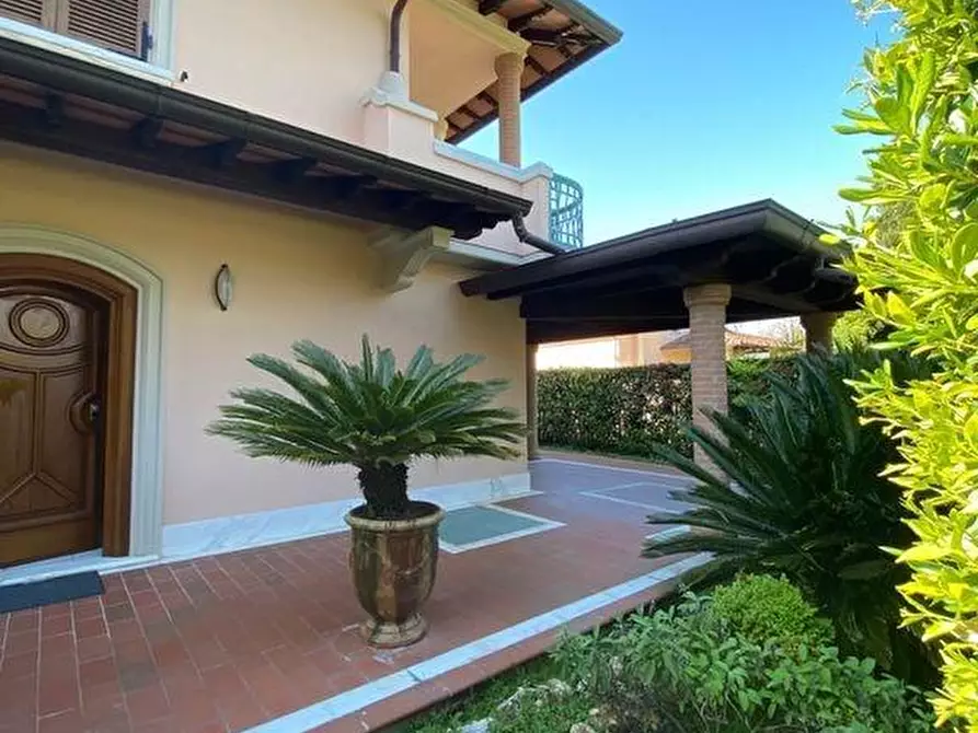 Immagine 33 di Villa in vendita  a Forte Dei Marmi