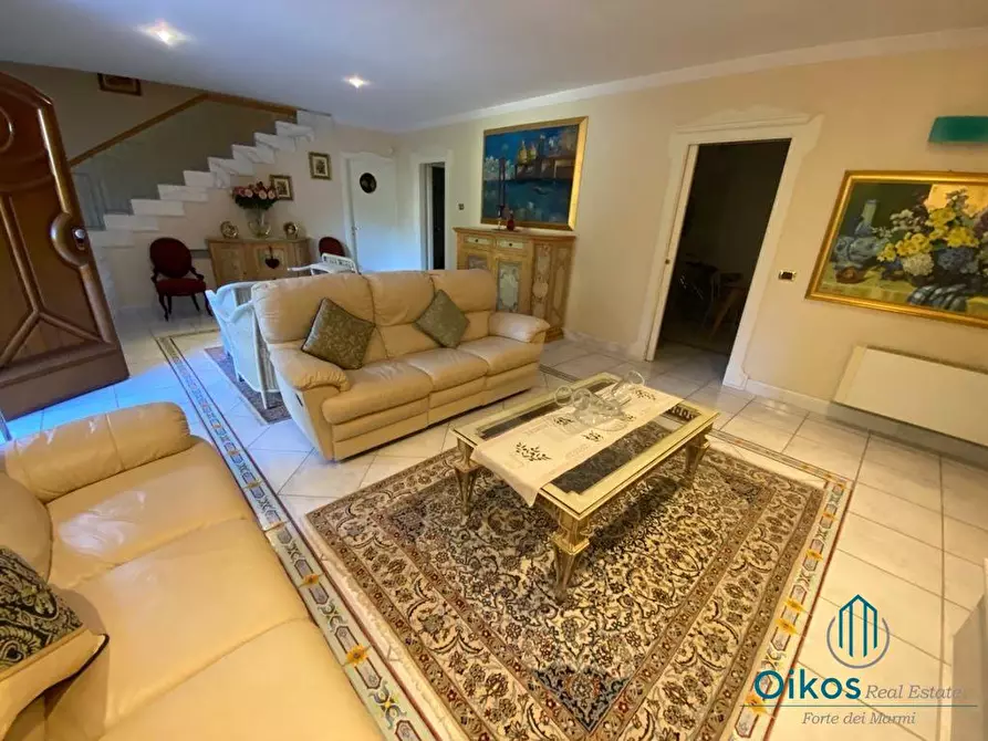 Immagine 8 di Villa in vendita  a Forte Dei Marmi