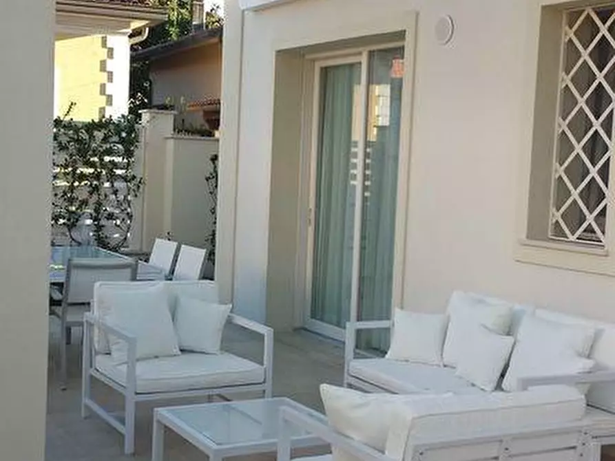 Immagine 22 di Casa bifamiliare in affitto  a Forte Dei Marmi