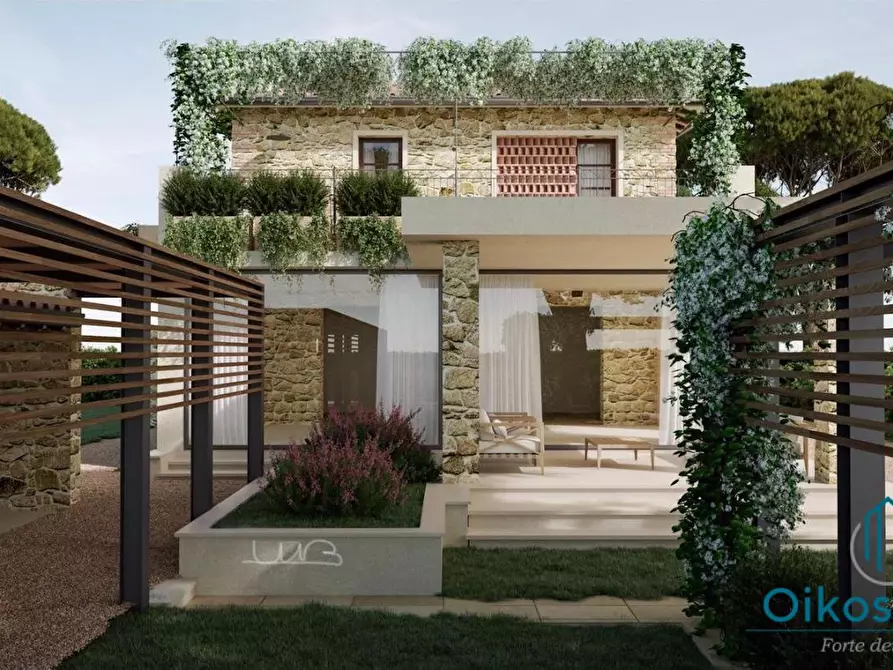 Immagine 2 di Villa in vendita  a Pietrasanta