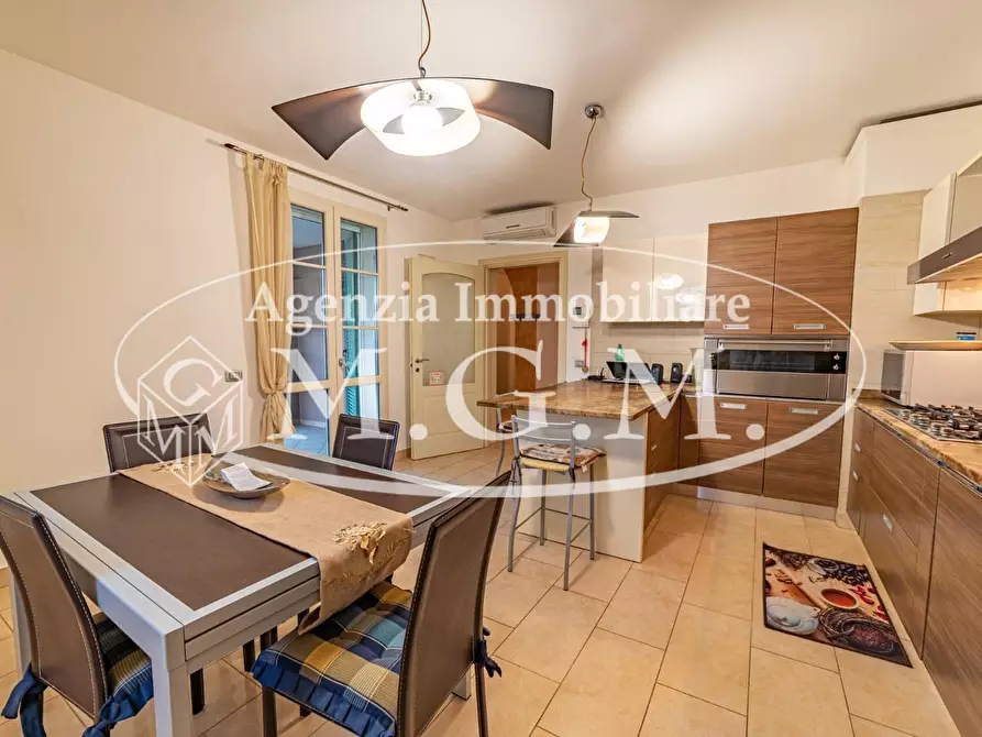 Immagine 5 di Villa in vendita  a Santa Maria A Monte