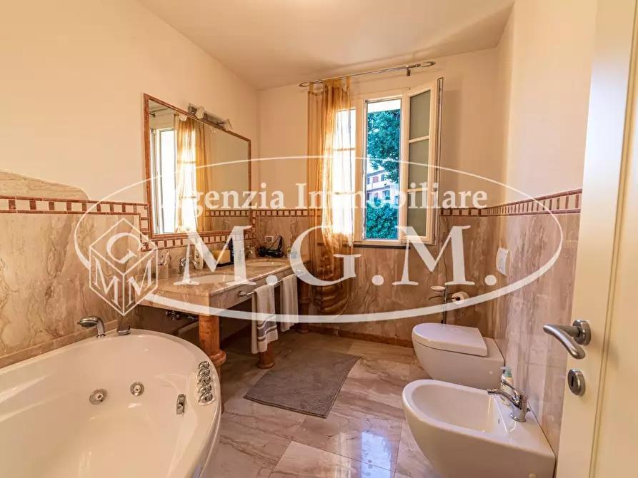 Immagine 18 di Villa in vendita  a Santa Maria A Monte