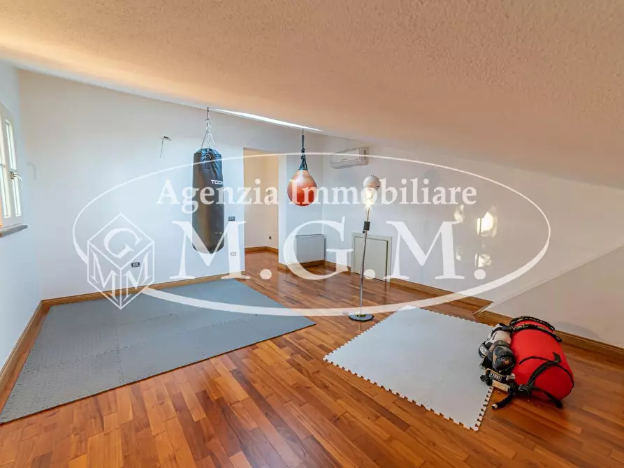 Immagine 26 di Villa in vendita  a Santa Maria A Monte