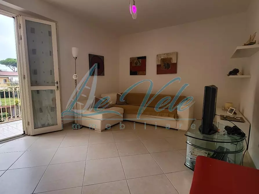Immagine 11 di Appartamento in vendita  a Massa