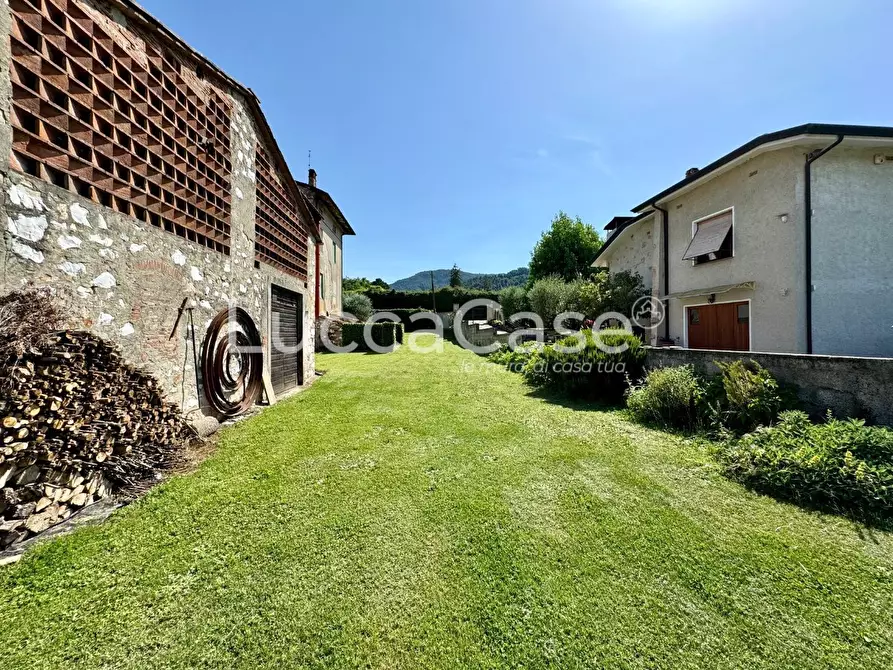 Immagine 13 di Rustico / casale in vendita  a Lucca