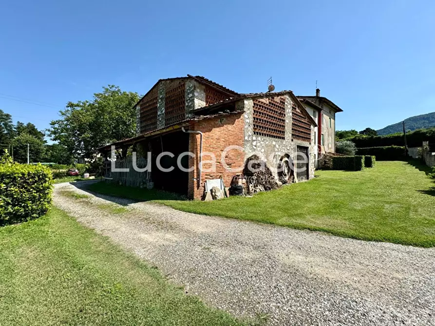 Immagine 14 di Rustico / casale in vendita  a Lucca