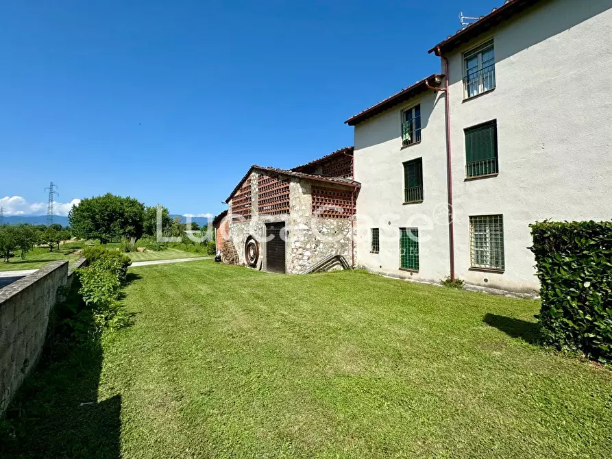 Immagine 12 di Rustico / casale in vendita  a Lucca