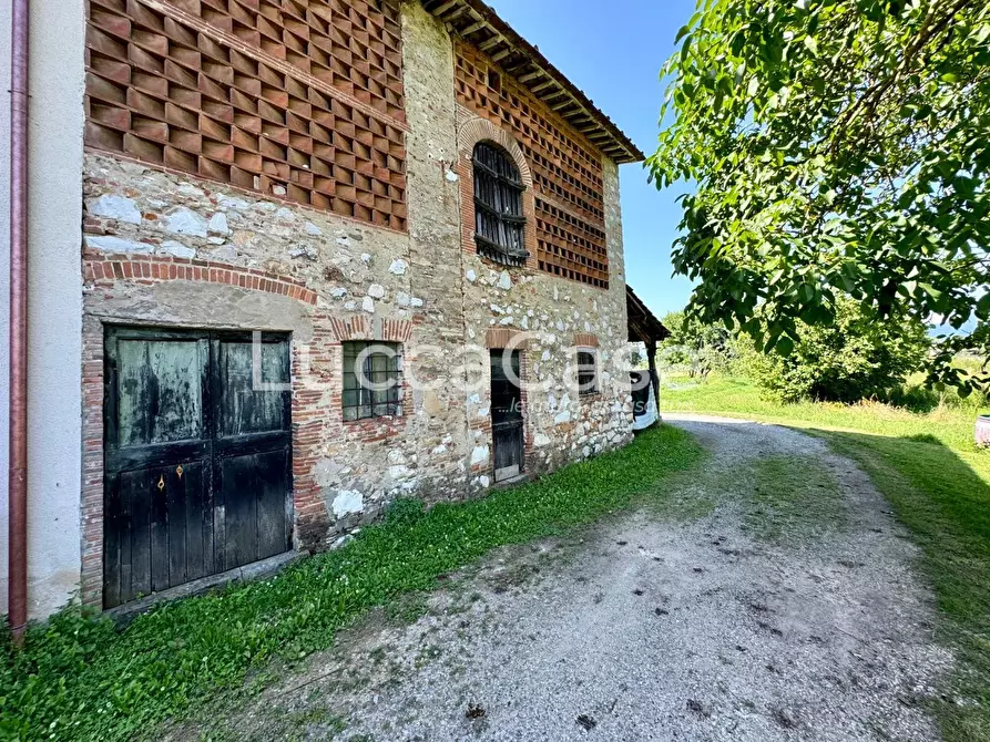 Immagine 3 di Rustico / casale in vendita  a Lucca