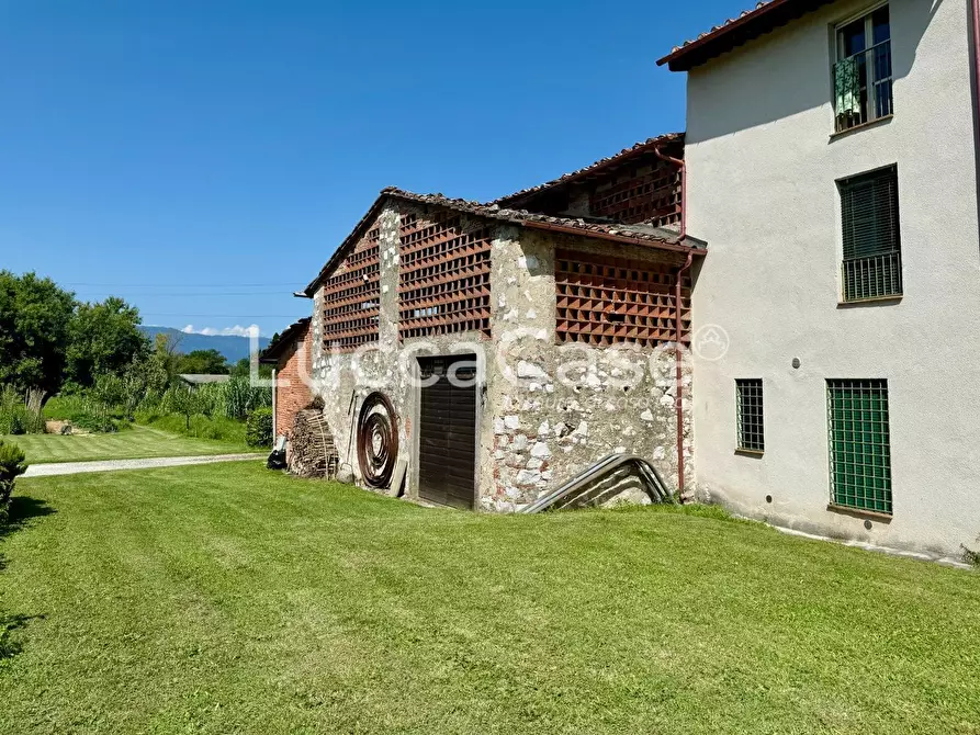 Immagine 11 di Rustico / casale in vendita  a Lucca