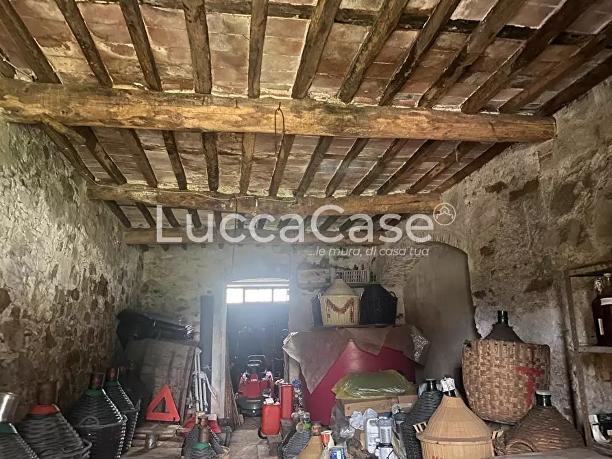 Immagine 6 di Rustico / casale in vendita  a Lucca